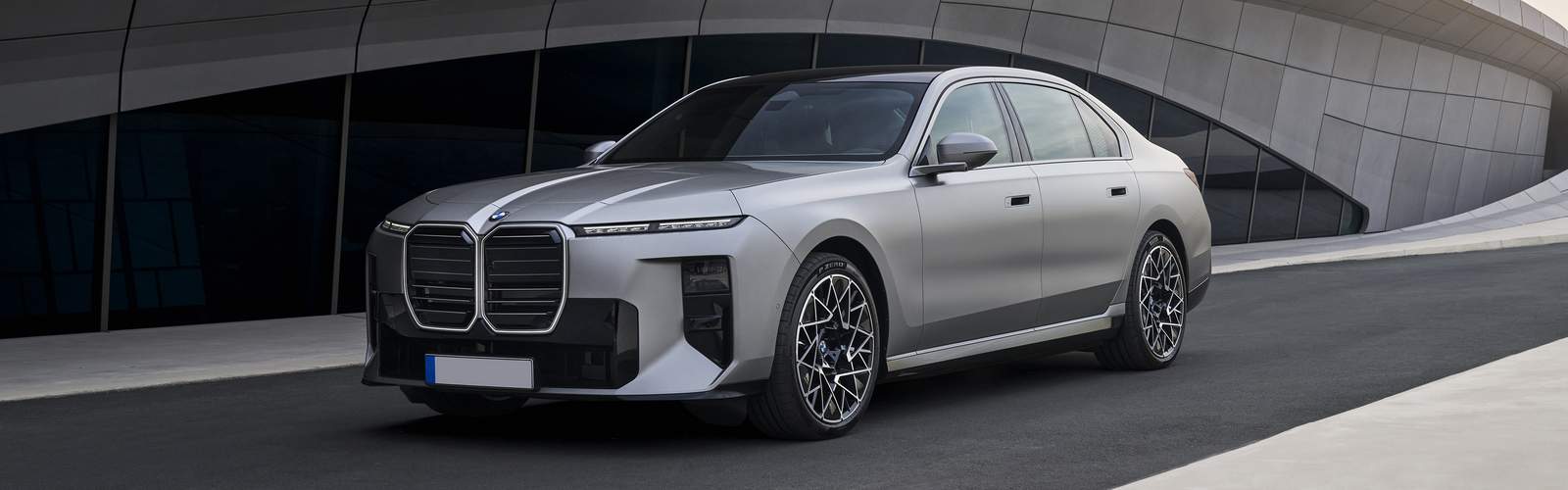 BMW i7