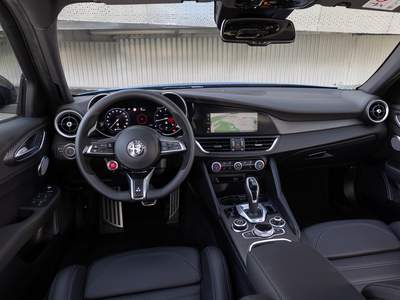 Nuevo Alfa Romeo Giulia Quadrifoglio listo para su entrega en Guadalajara, Polígono Industrial Campollano | Talleres Chinares
