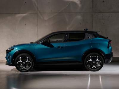 Nuevo Alfa Romeo Junior Ibrida listo para su entrega en Guadalajara, Polígono Industrial Campollano | Talleres Chinares