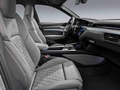 Nuevo Audi e-tron listo para su entrega en Sevilla, Huelva, Dos Hermanas, Badajoz, Cáceres, Fuente de Cantos, Córdoba | Grupo Avisa