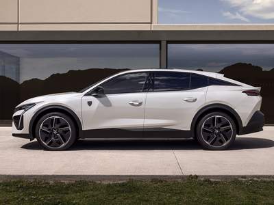 Nuevo Peugeot e-408 listo para su entrega en Alcañiz | Grupo Esbacar