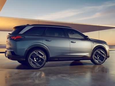 Nuevo Peugeot e-5008 listo para su entrega en Alcañiz | Grupo Esbacar