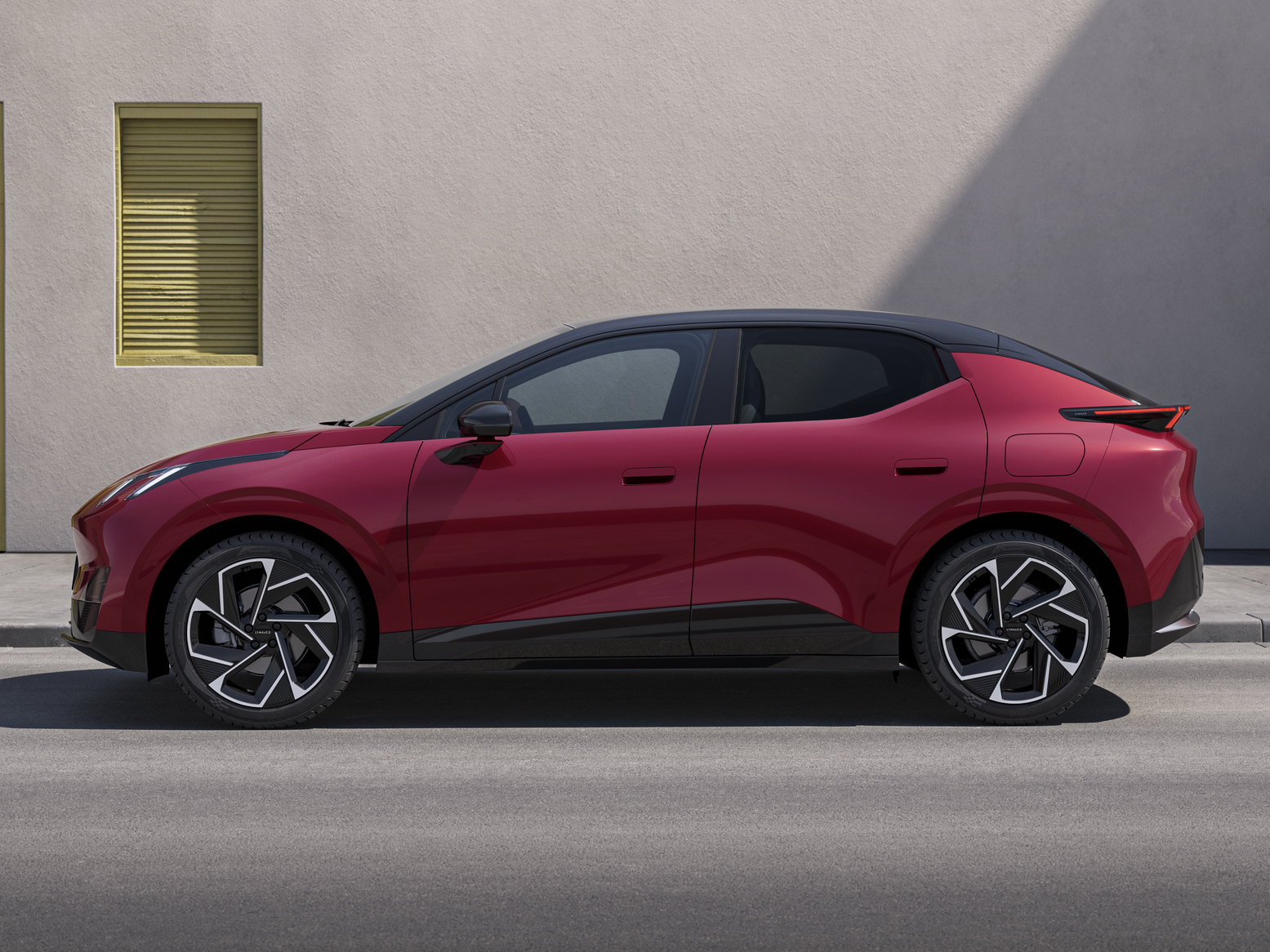 Lynk & Co 02 desde 28.880 € financiando² 4 Huesca, Lleida