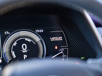 Lexus UX 300e - 8