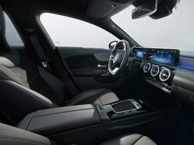 Mercedes-Benz CLA neuve disponible à Laval, Theix-Noyalo, Lannion, Caudan, Vannes, Noyal-Pontivy, Quimper, Yffiniac, Saint-Brieuc | Groupe Cobredia