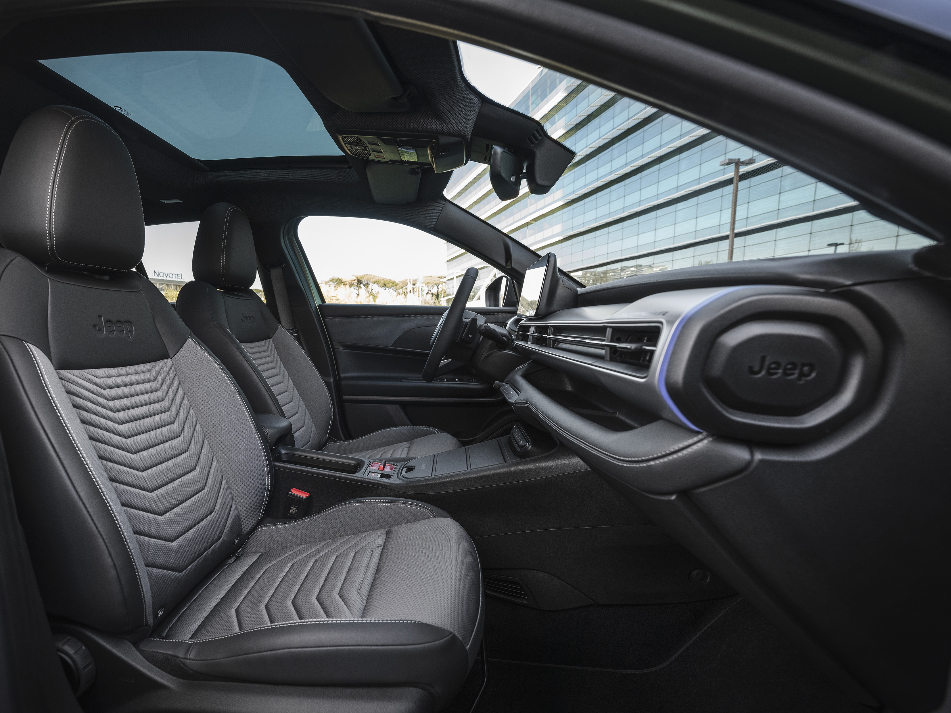 NOUVEL AVENGER 4xe à partir de 299 €/mois (1) 3 