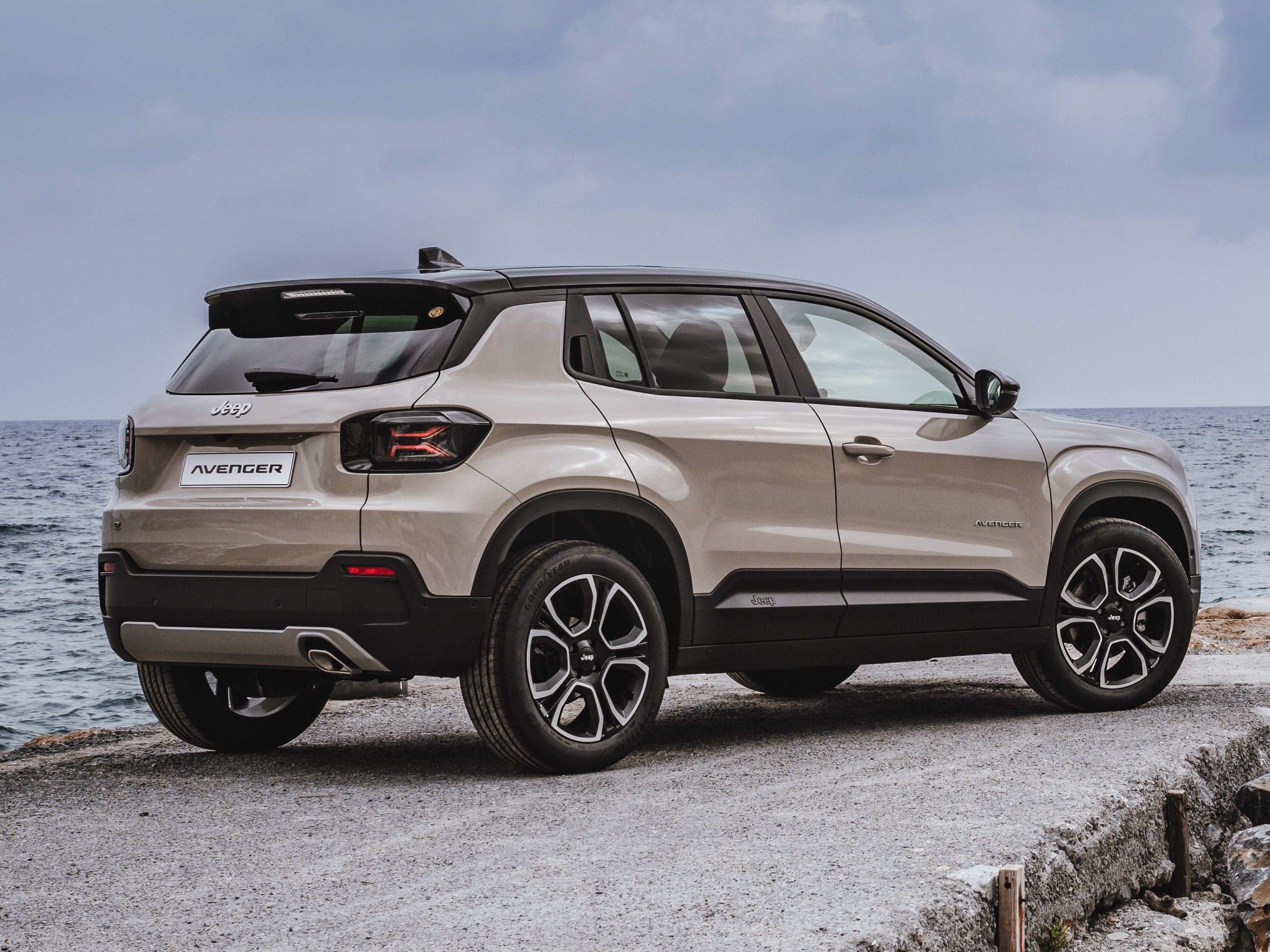 AVENGER E-HYBRID à partir de 199 €/mois (1) 5 