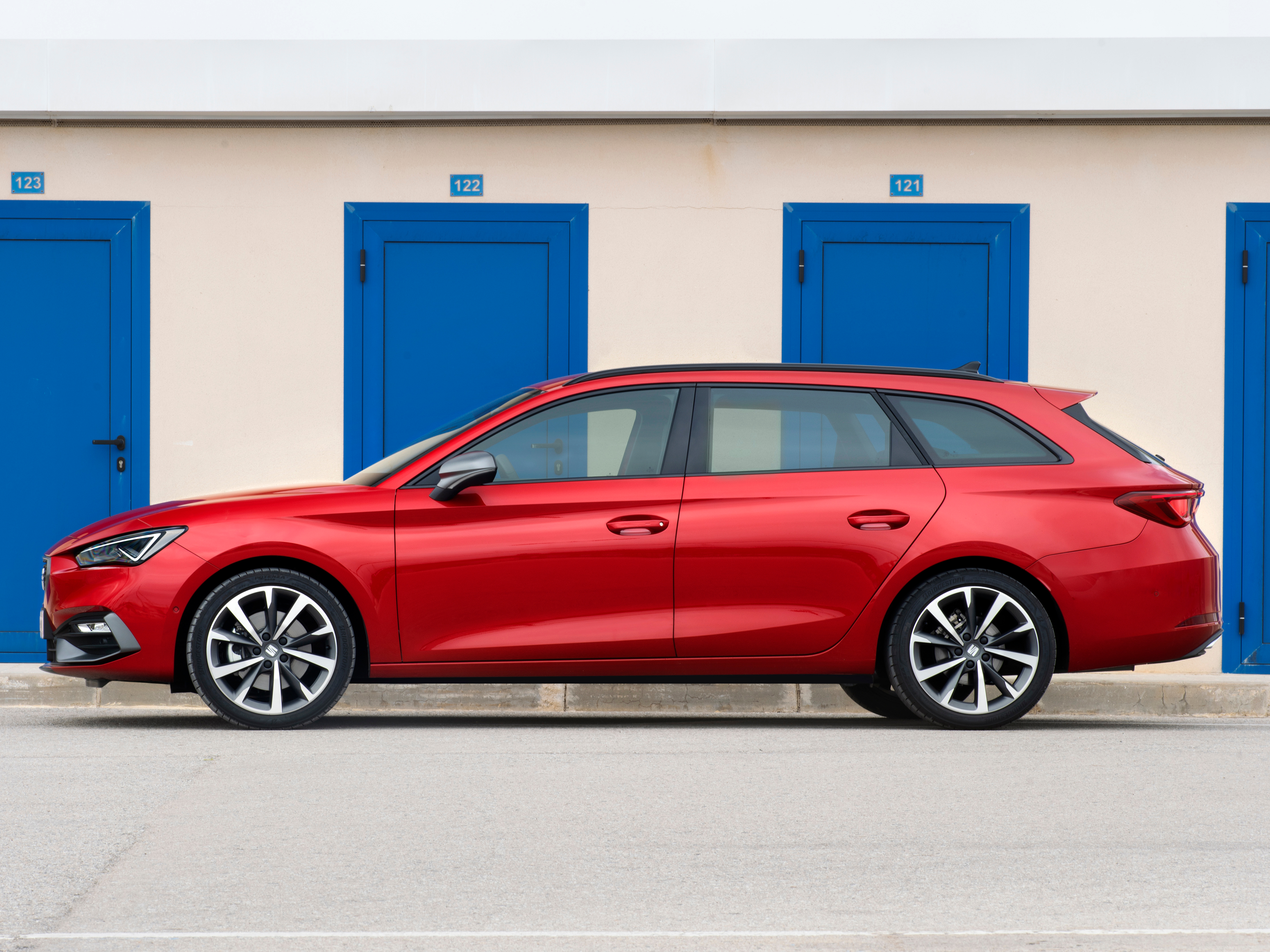 SEAT Leon sportstourer Style eHybrid à partir de 519€/mois 4 Essonne