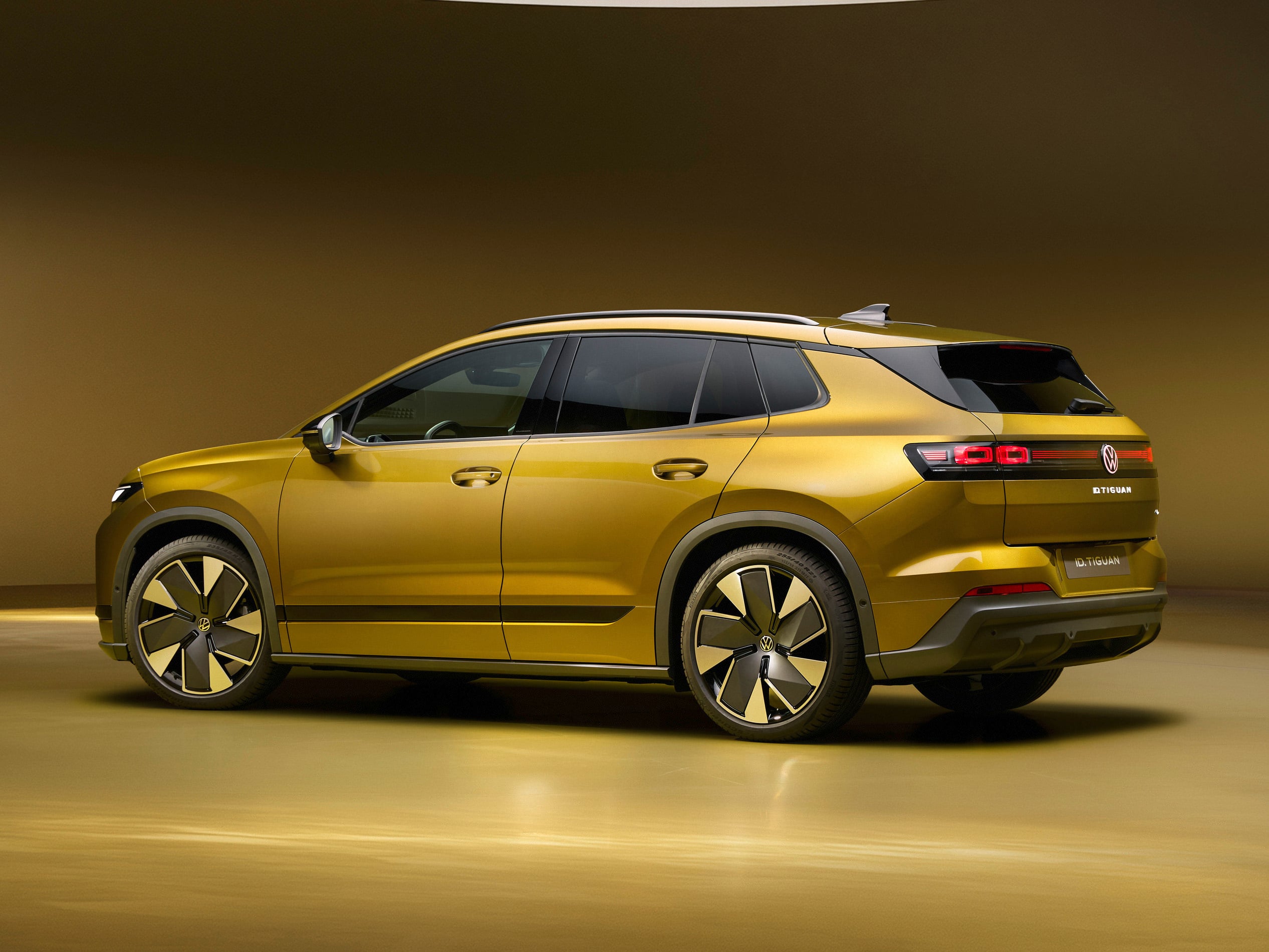 OFFRES DU MOMENT : ID. Tiguan à partir de 32 600 €(2) 5 