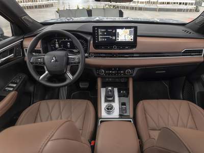 Nuova Mitsubishi Outlander PHEV in pronta consegna a Lamezia Terme | Paradiso Group