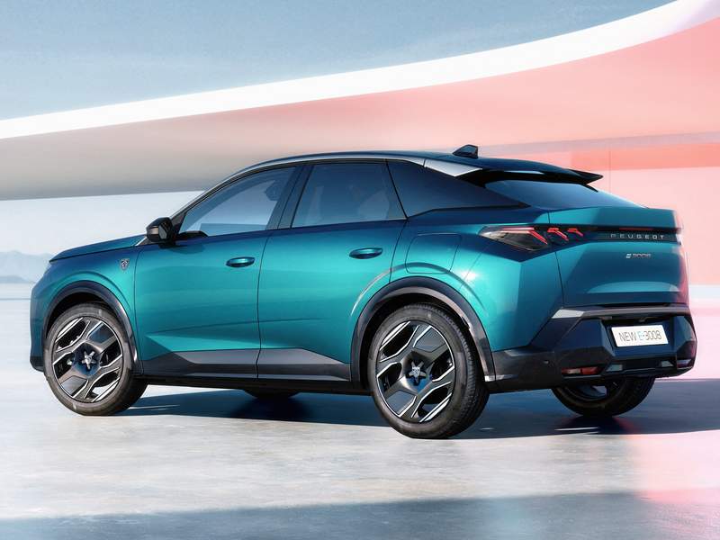 Dettagli nuova Peugeot e-3008 in vendita a 