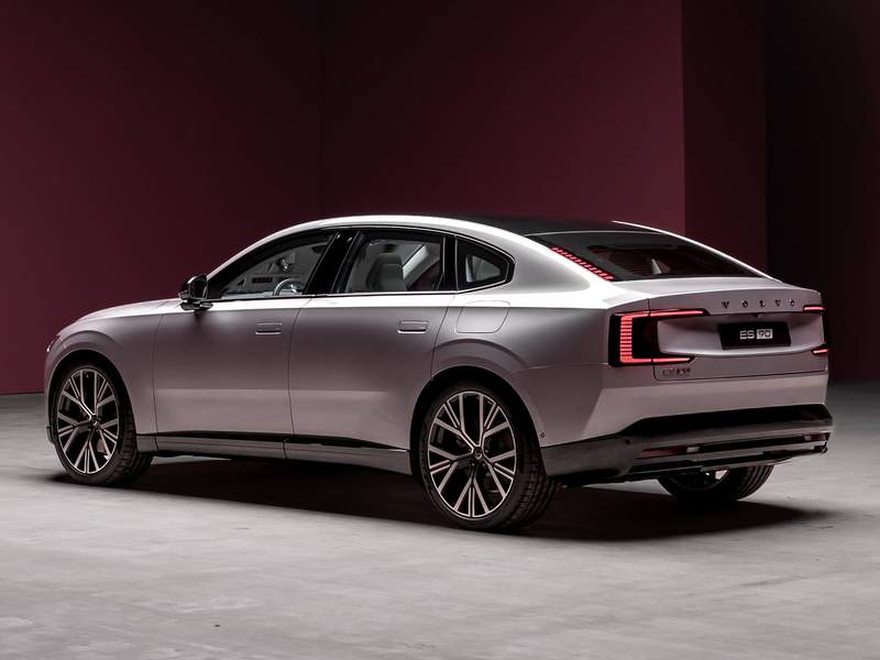 Dettagli nuova Volvo ES90 in vendita a MI, PD