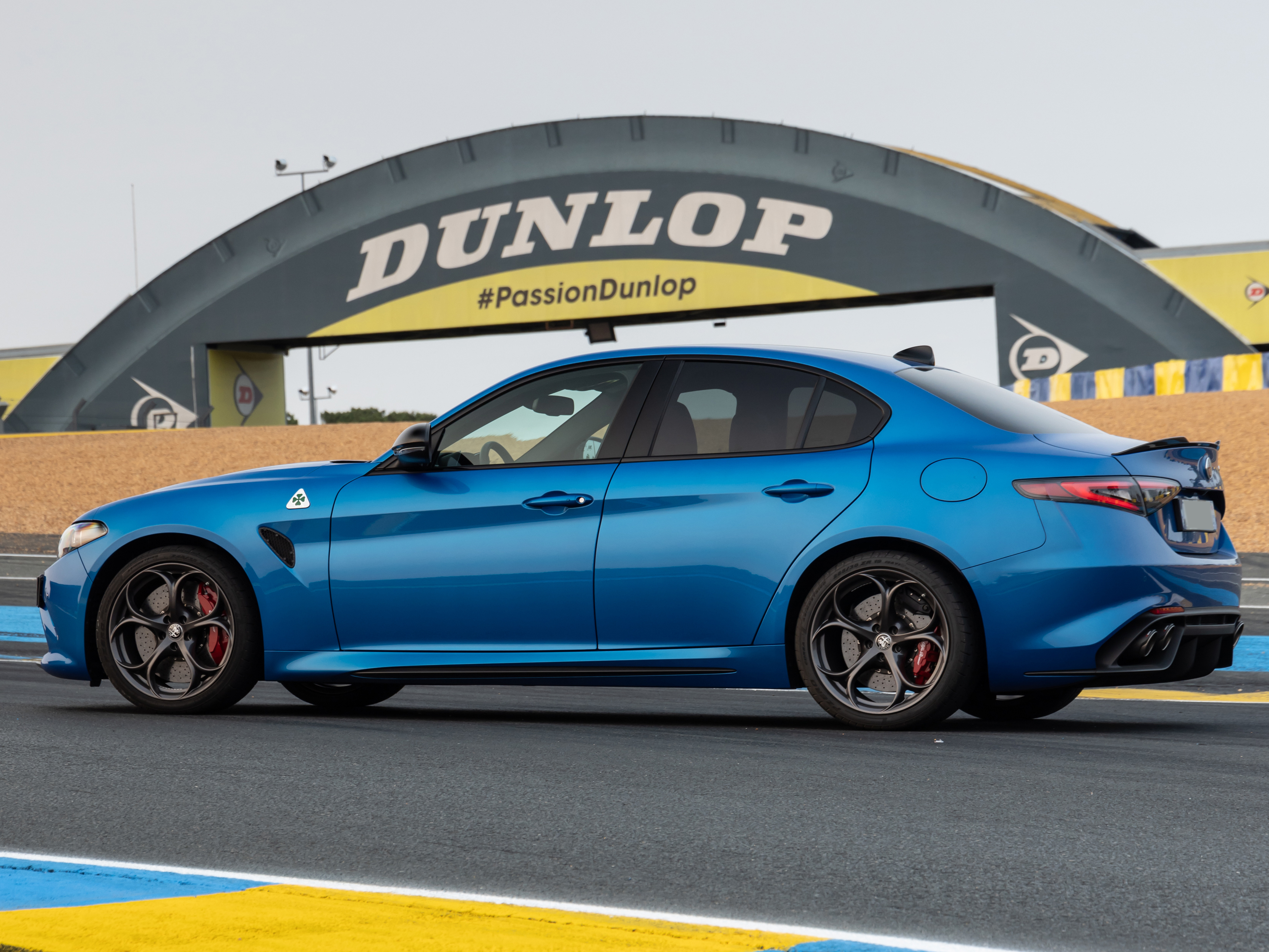 Alfa Romeo Giulia Quadrifoglio tua da 799€ al mese! 4 