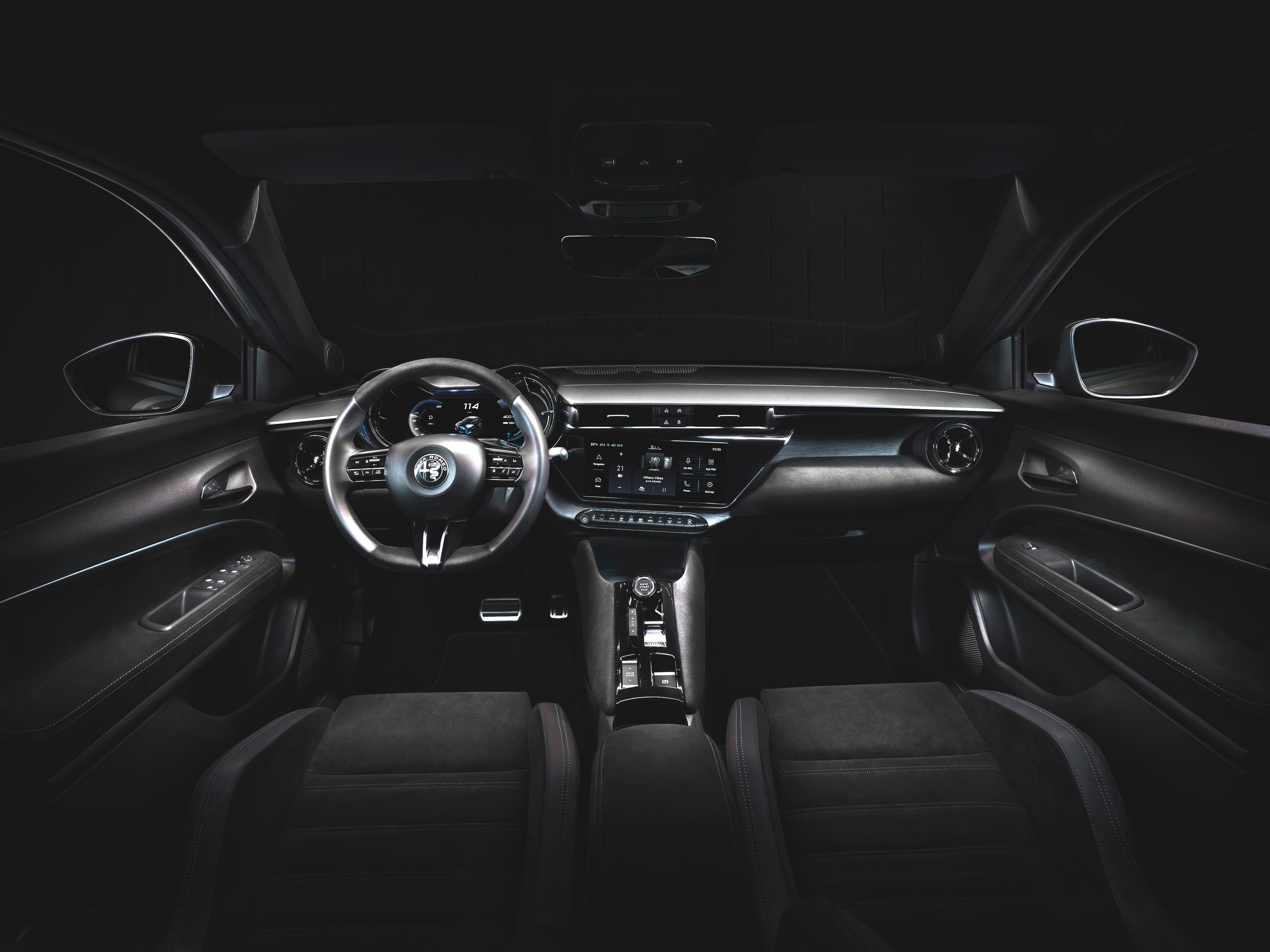 Alfa Romeo Junior Ibrida tua da 145€ al mese! 2 