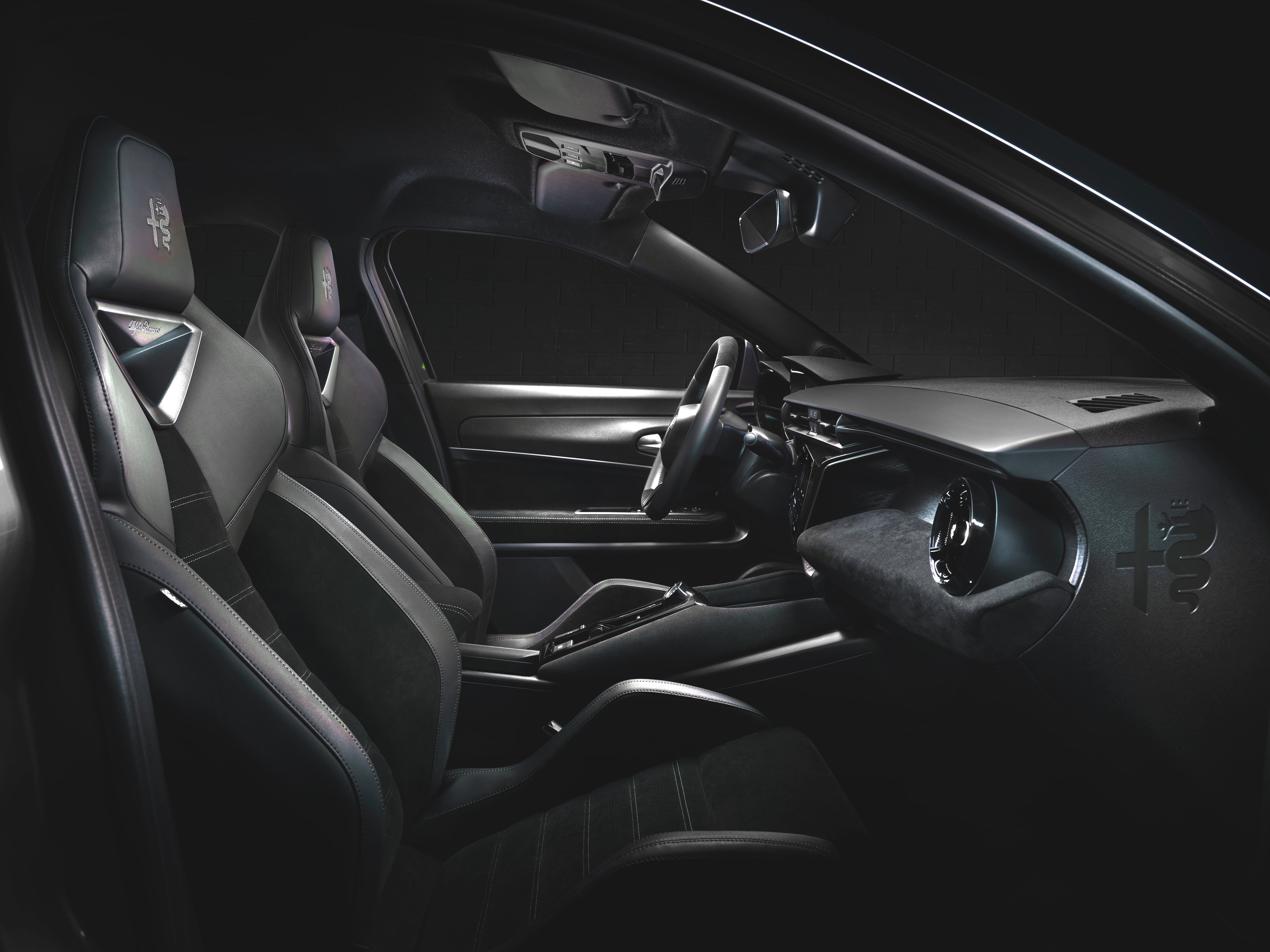 Alfa Romeo Junior Ibrida tua da 145€ al mese! 3 