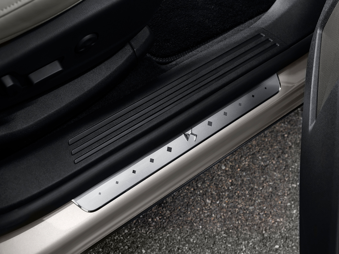 DS 7 BlueHDI 130 Automatica BUSINESS LINE da 449 € al mese 6 