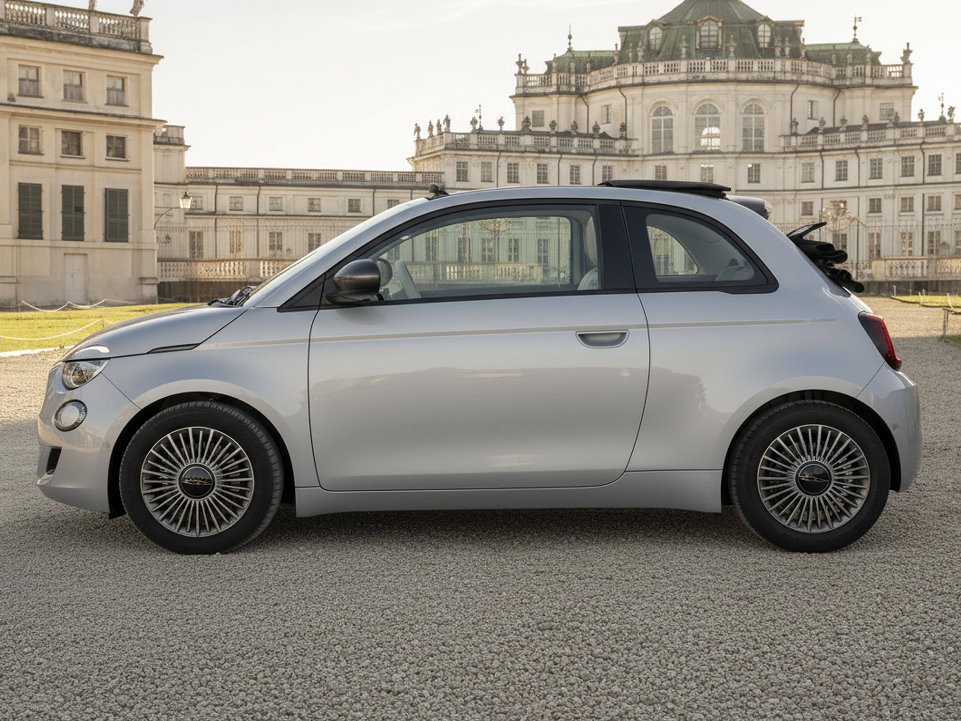 500 Hybrid Dolcevita da 19.950€ 4 