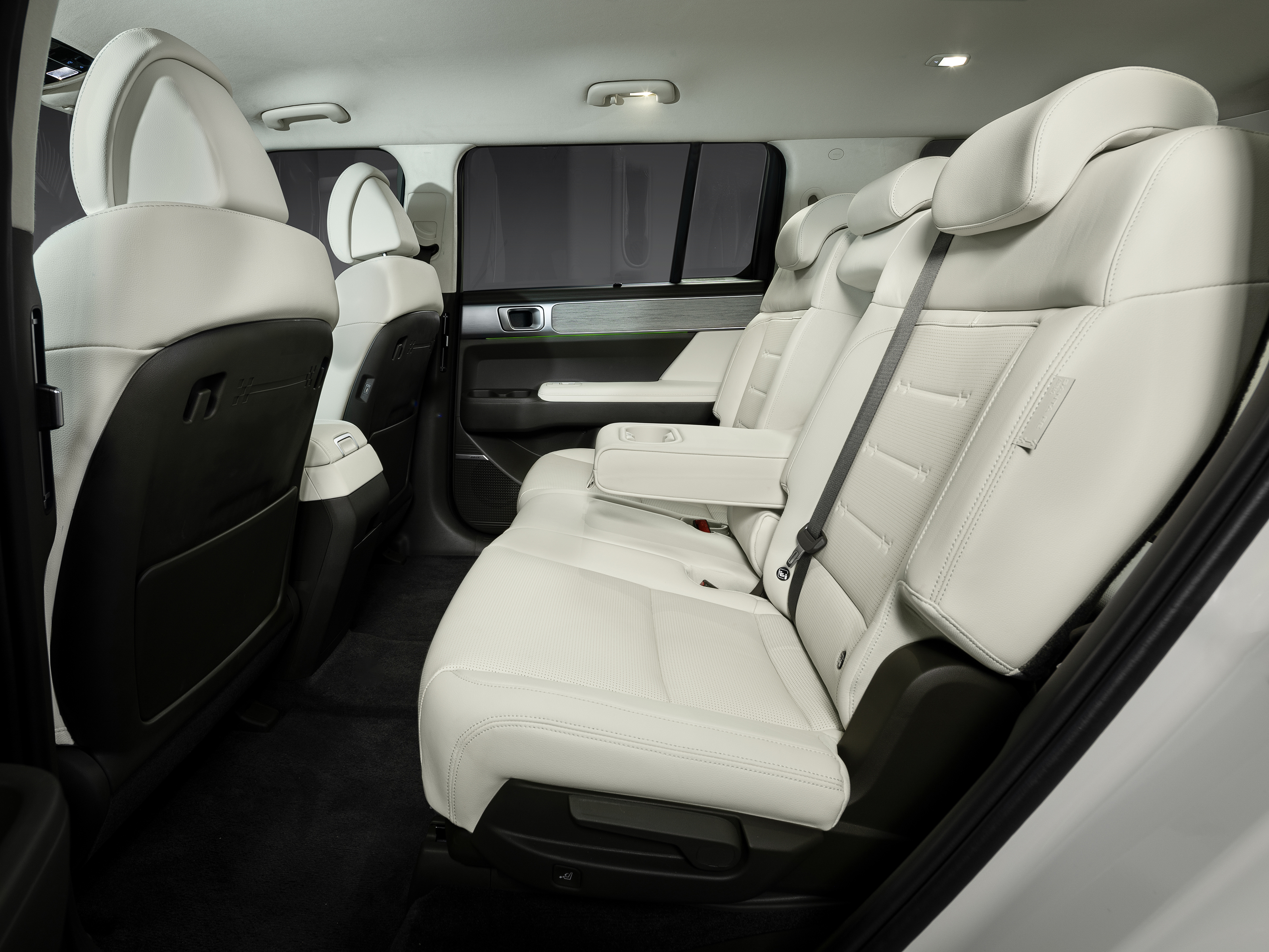 SANTA FE Plug-in Hybrid tua da € 329 al mese 3 