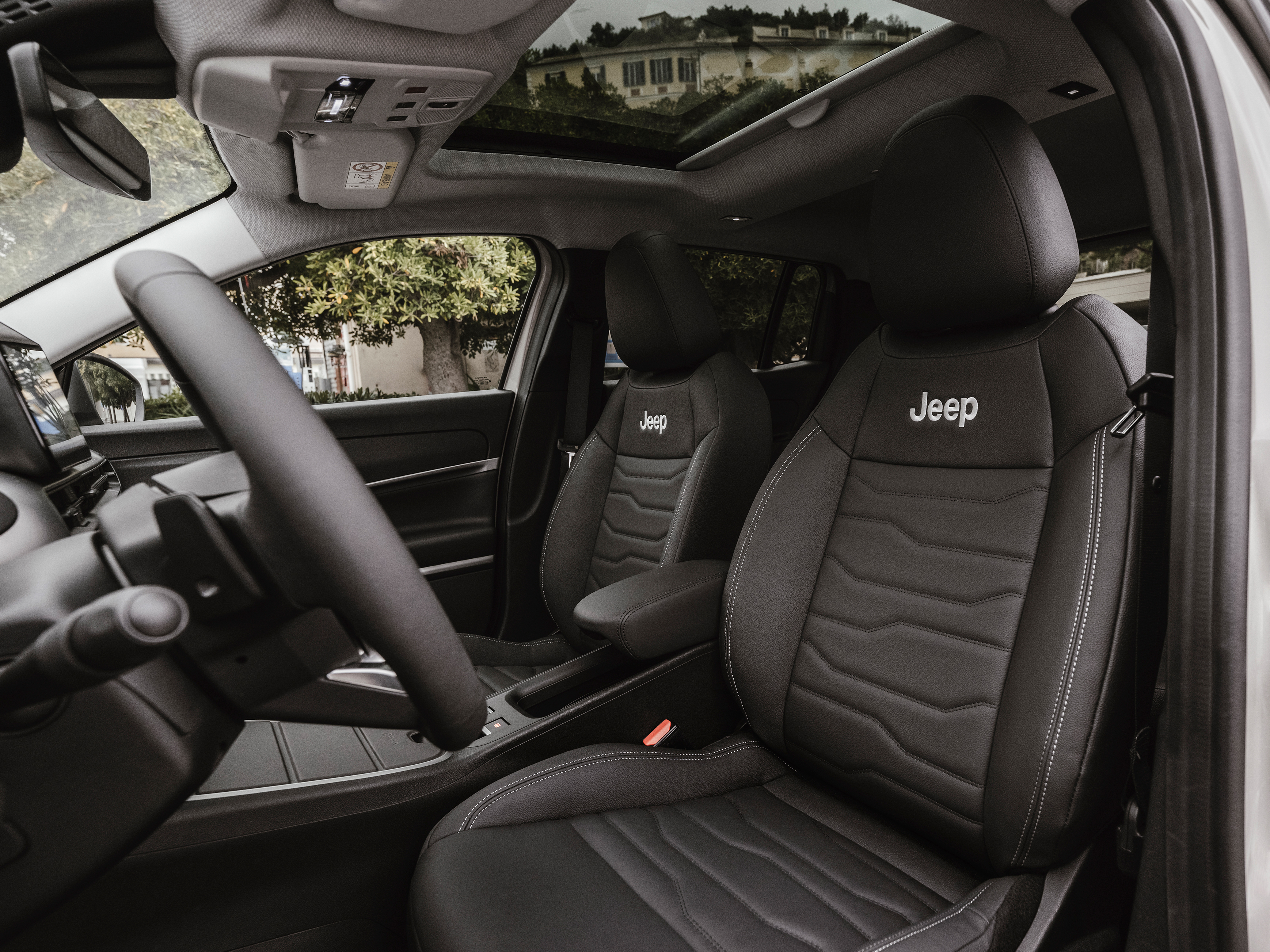 Jeep Avenger e-Hybrid Black Edition tua con Interessi Zero! 2 