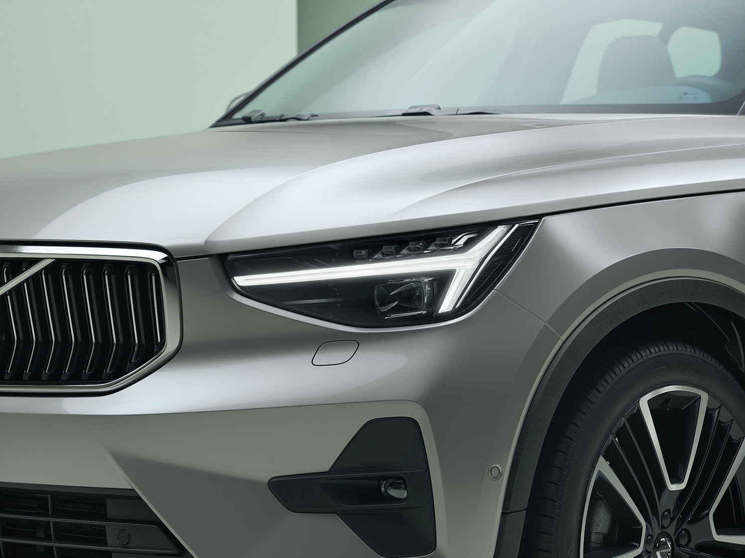 XC40 B3 Mild Hybrid Essential MY26 tua da 32.800€! 6 MI, PD