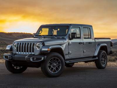 Véhicule utilitaire Jeep Gladiator disponible immédiatement à Brest, Quimper, Lannion, Lanester, Saint-Martin-des-Champs, Saint-Brieuc, Laval, La Mézière, Yffiniac, Theix-Noyalo, Guingamp, Loudéac, Ploërmel, Saint-Thuriau, Bonchamps-les-Laval, Caudan, Noyal-Pontivy, Saint-Grégoire, Saint-Malo, Vannes, Pluneret, Belz, Carhaix-Plouguer, Concarneau, Pabu, Morlaix, Plérin, Quimper , Quévert, Landerneau, Pontivy, Cesson-Sévigné